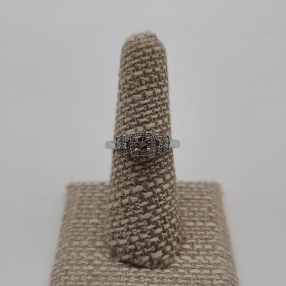 Size 7 Sterling Silver Small Diamonds Ring A1865 - Picture 1 of 9